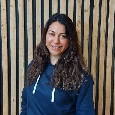 Ana Sierra, ostéopathe D.O., maître Reiki et professeure de yoga — Mouvement Essĕre